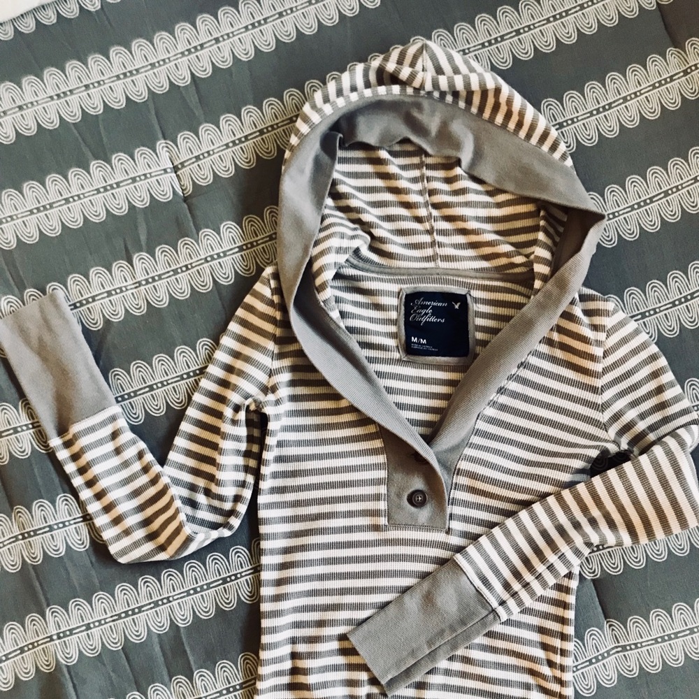 American Eagle knit hooded top - Size M